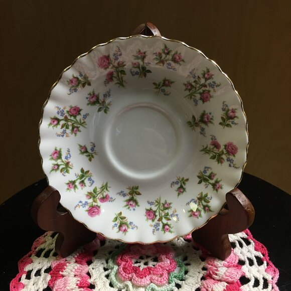 Royal Albert 'Winsome' English Fine Bone China Spare Saucer - Picture 4 of 6